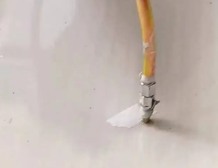 罗甸瓷砖空鼓维修公司专业解答在瓷砖铺贴过程中，如果使用的砂料过粗（如全部使用了粗砂），可能会导致以下问题